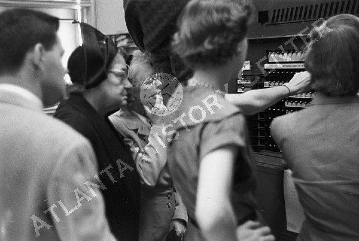 Fulton Lever voting - 1952