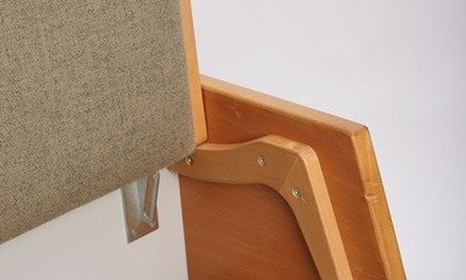 A Mid-Century Modern Classic: Hans J. Wegner's Daybed with Hidden Storage - Core77
