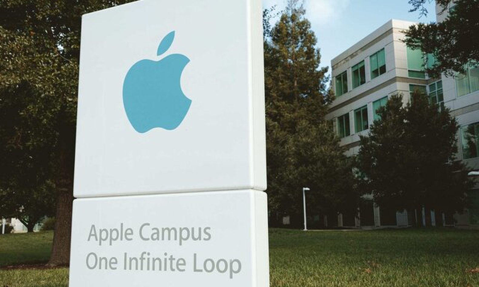 Apple Bites in on Silicon Valley's High-Performance Trend With $545M Office Expansion