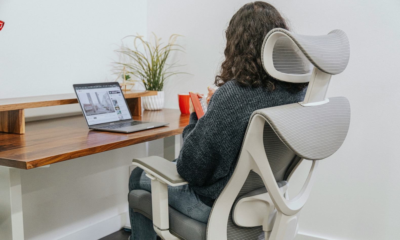 Sixteen Thousand Ergonomic Chairs Are Recalled After Eleven Reports of Detaching Backrests and Owners Get Repair Kits