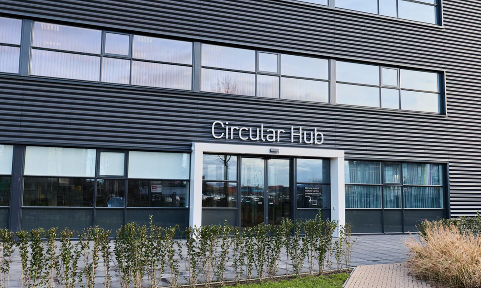 Transforming the office ecosystem: The pioneering Circular Hub expands to the UK | Mix Interiors