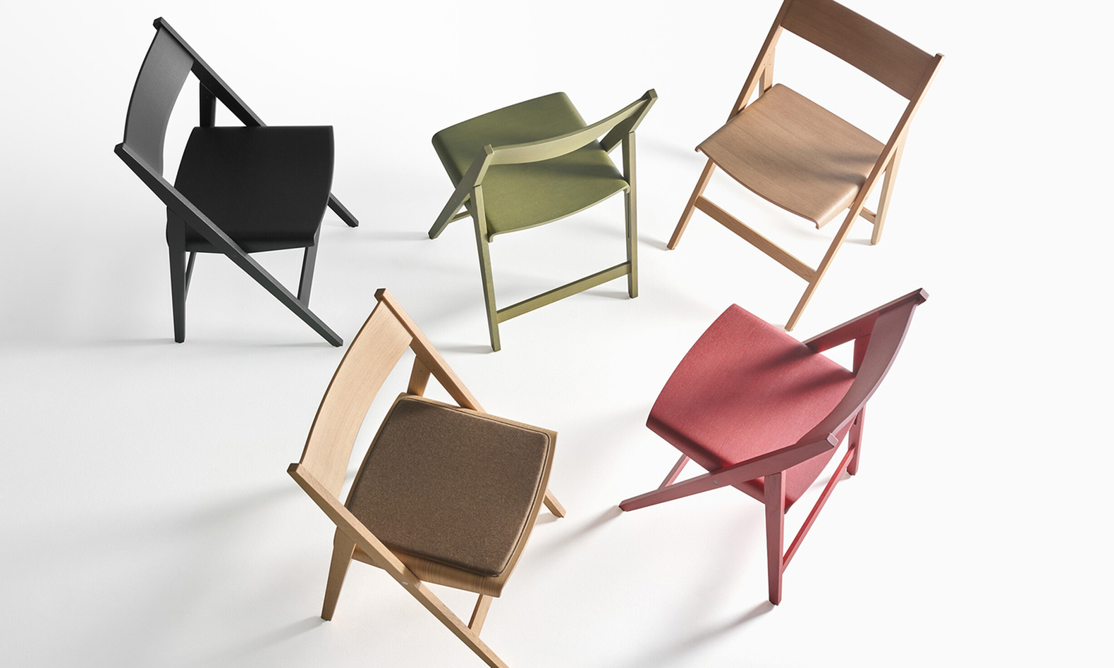 Plank: Stylish Flexibility with the New “Theo” Folding Chair | Stylepark