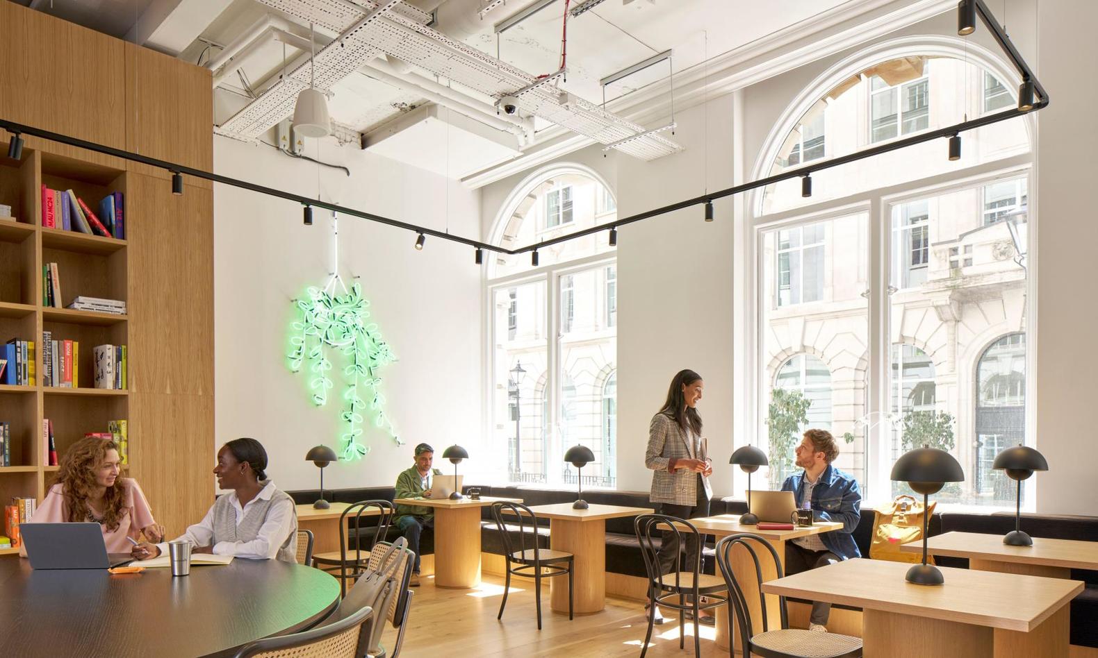 Flex Office Success: Service vs. Hospitality