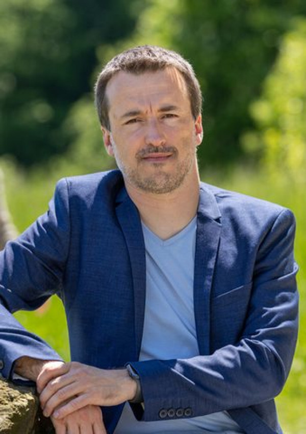 Dr. Pierre Lanari