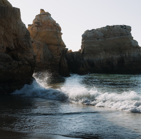 norbert-buduczki-BCaBMlDwutQ-unsplash