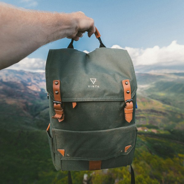 jakob-owens-BmH09wAkJa8-unsplash (1)