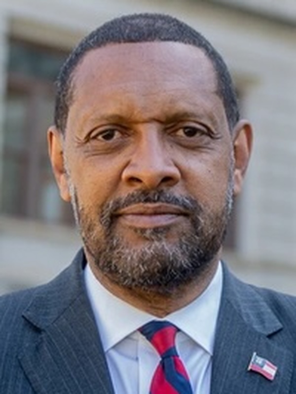 Vernon-Jones-3