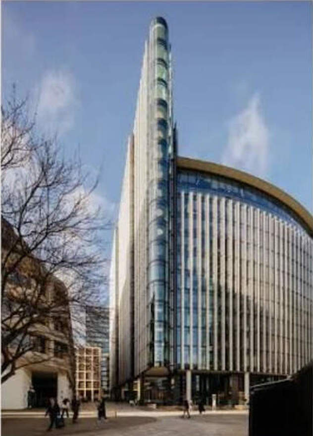 In 2018, Deloitte redesigned London's New Street Square with around 6,300 plants and 600 sit-stand desks. 8 years later, 365 bike spaces and a 1,100m² gym have reshaped office life